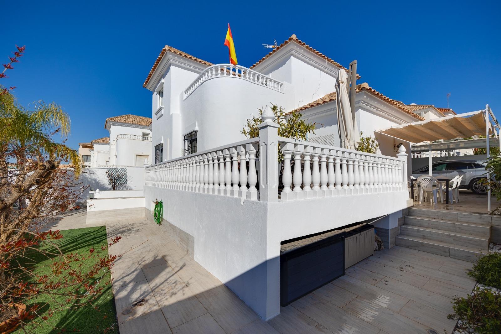 4-Bedroom House in Las Filipinas, Orihuela Costa - Image 8