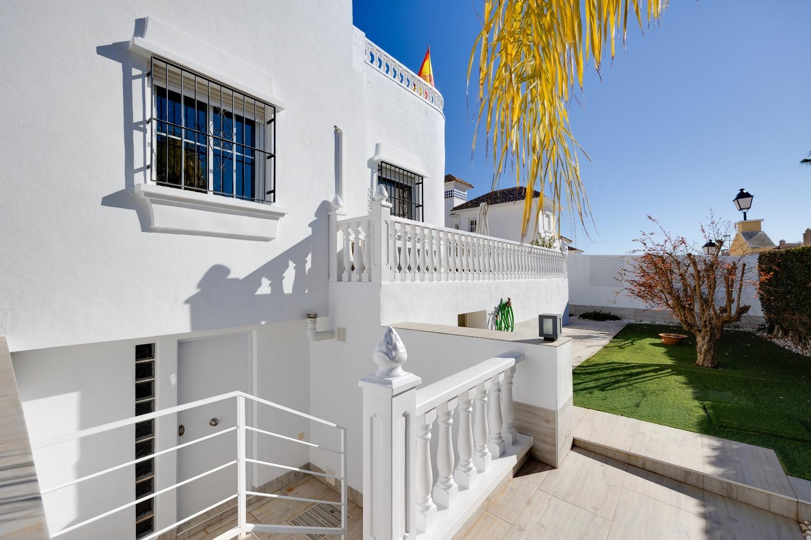 4-Bedroom House in Las Filipinas, Orihuela Costa - Image 9
