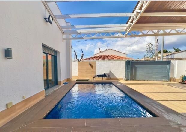 4-Bedroom Villa in Torre de la Horadada, Pilar de la Horadada - Image 3