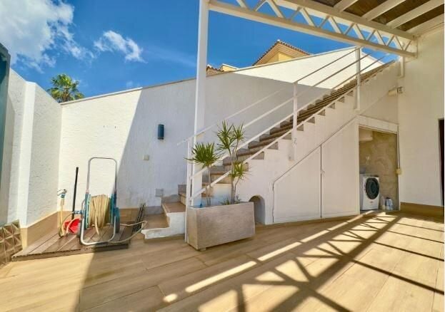 4-Bedroom Villa in Torre de la Horadada, Pilar de la Horadada - Image 4