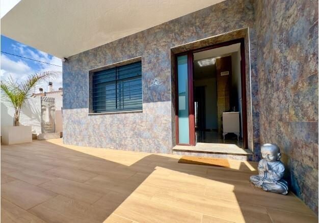 4-Bedroom Villa in Torre de la Horadada, Pilar de la Horadada - Image 8