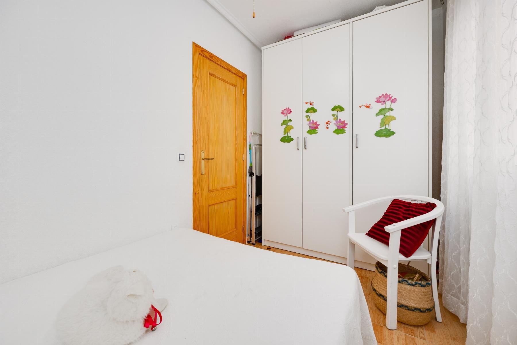 2-Bedroom Apartment in Parque de las Naciones, Torrevieja - Image 10