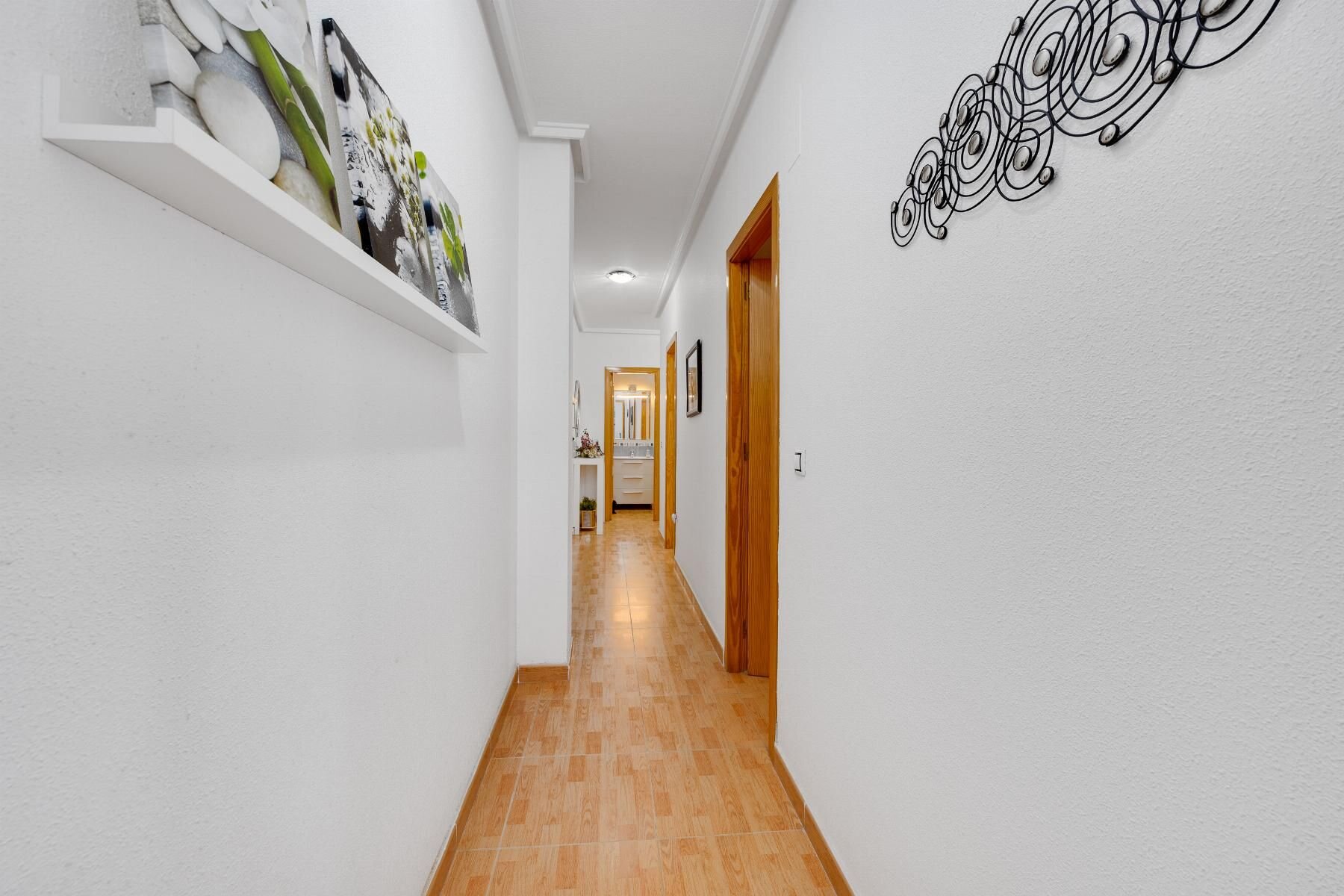 2-Bedroom Apartment in Parque de las Naciones, Torrevieja - Image 11