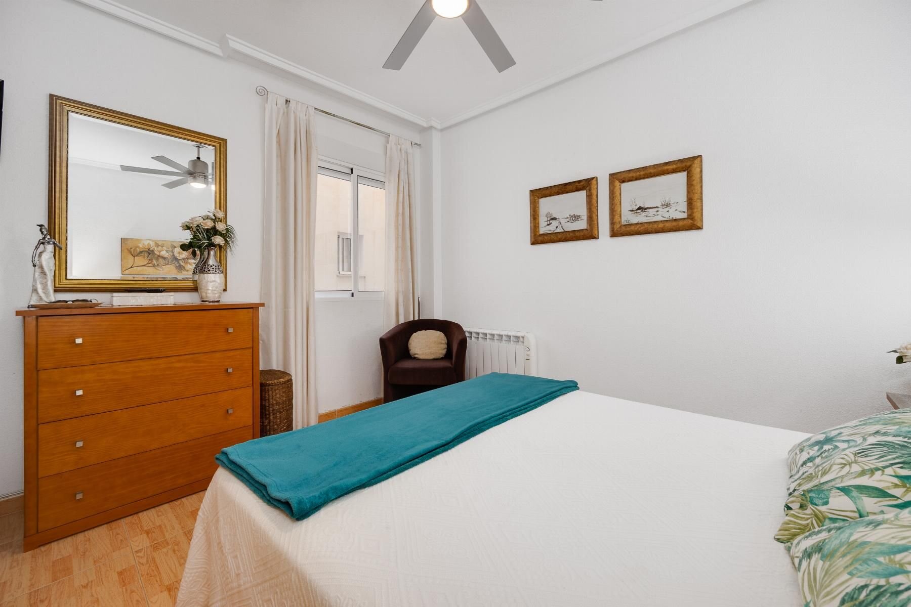2-Bedroom Apartment in Parque de las Naciones, Torrevieja - Image 13