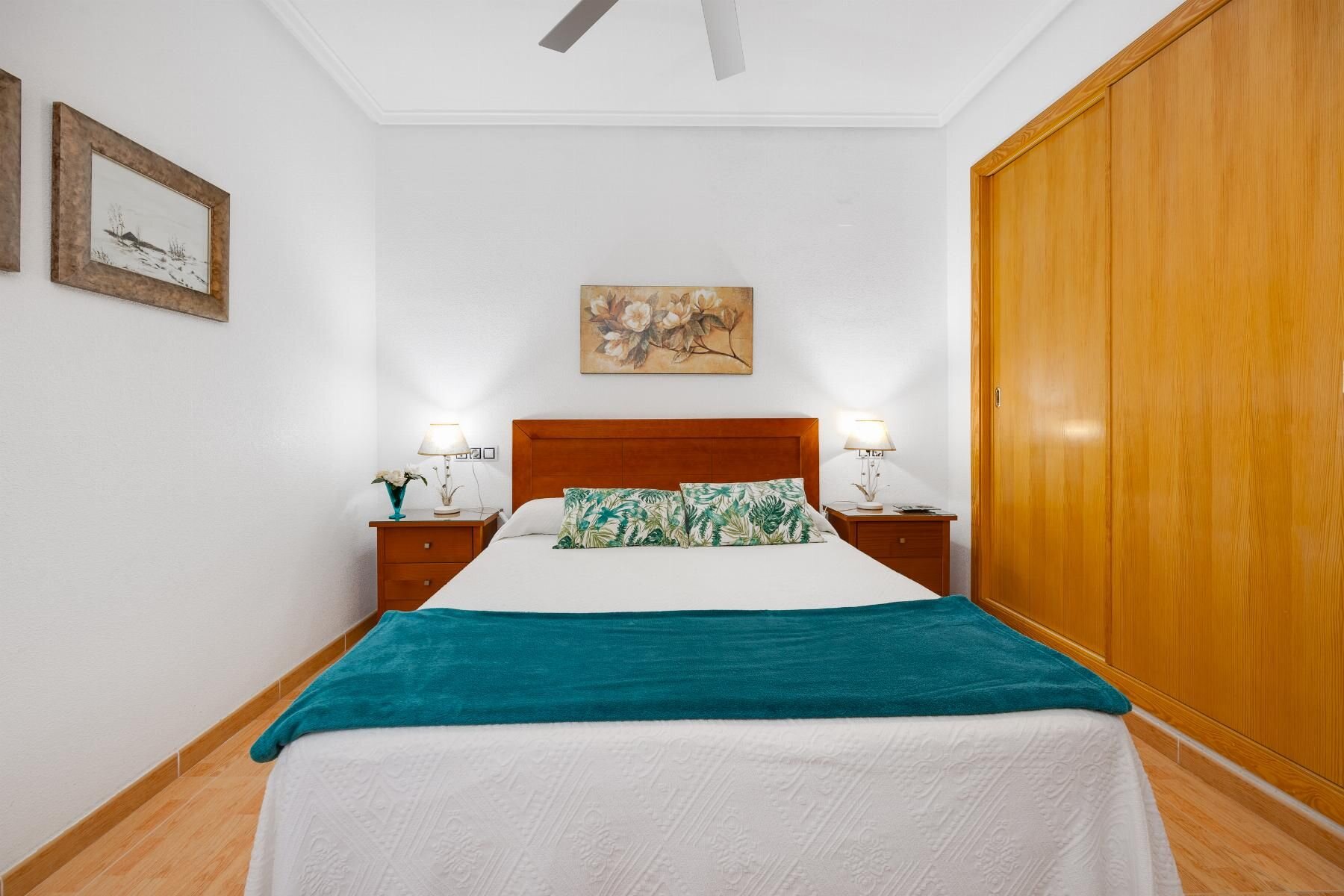 2-Bedroom Apartment in Parque de las Naciones, Torrevieja - Image 14