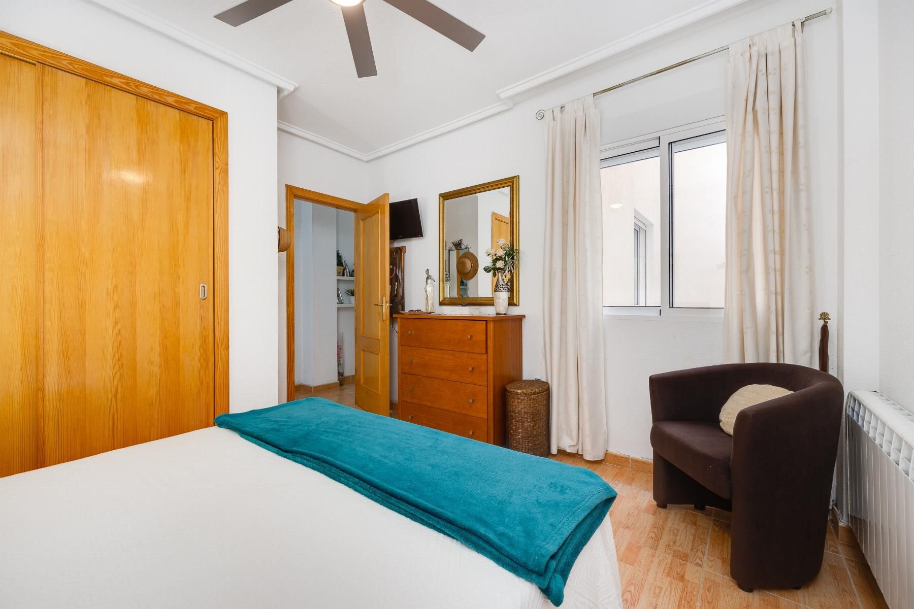 2-Bedroom Apartment in Parque de las Naciones, Torrevieja - Image 16