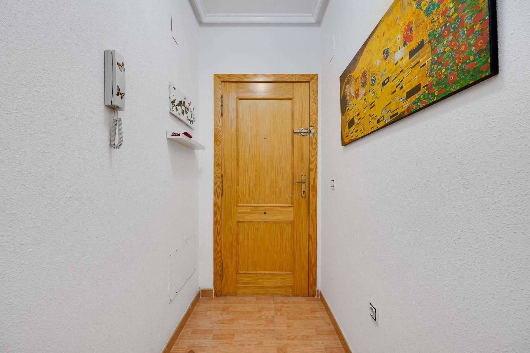 2-Bedroom Apartment in Parque de las Naciones, Torrevieja - Image 2