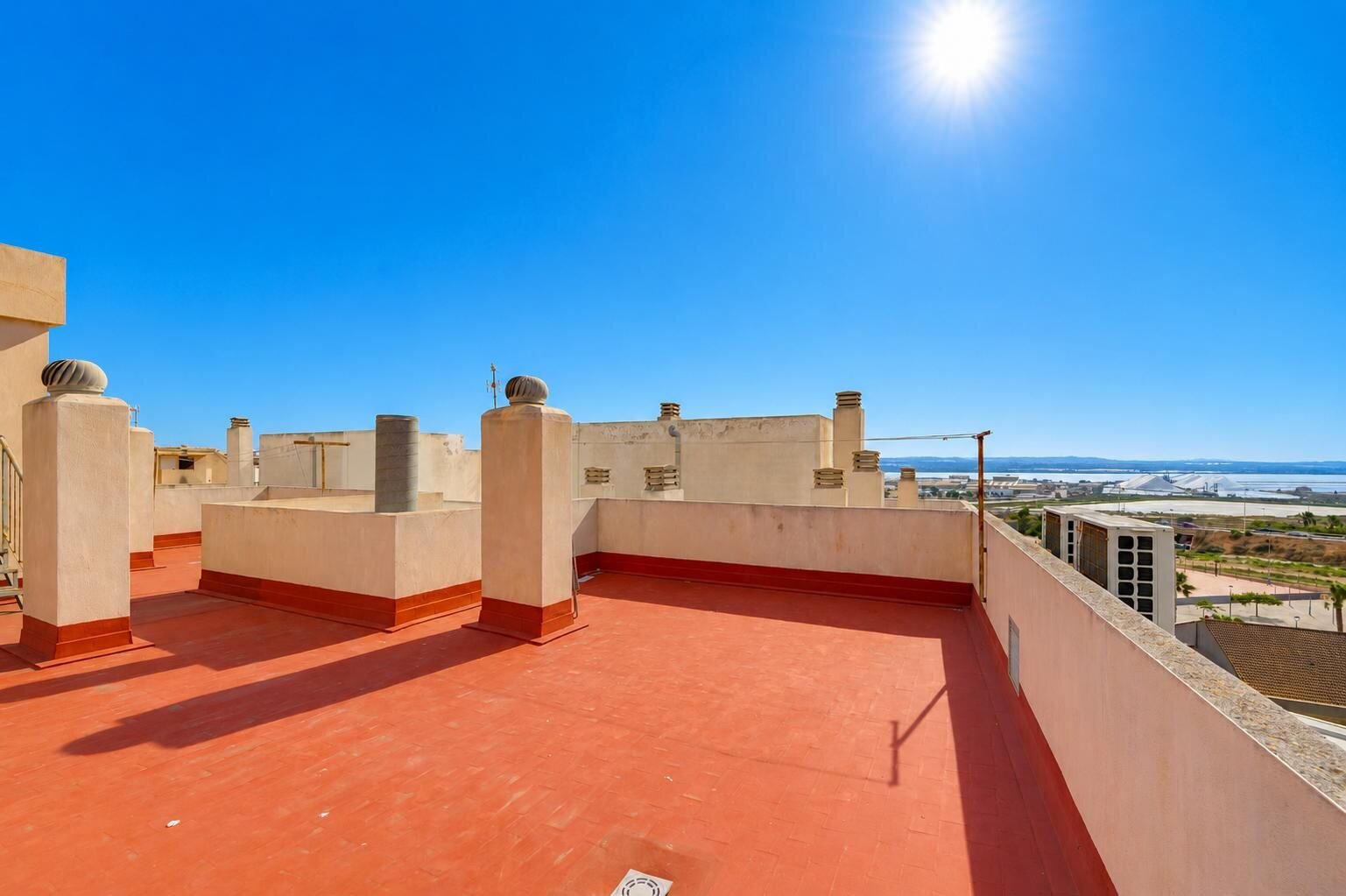 2-Bedroom Apartment in Parque de las Naciones, Torrevieja - Image 25
