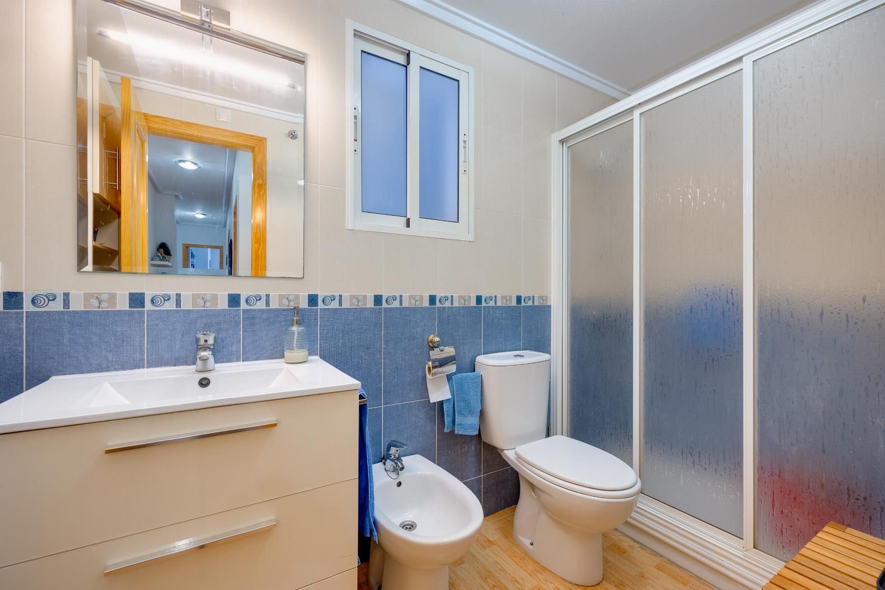 2-Bedroom Apartment in Parque de las Naciones, Torrevieja - Image 4