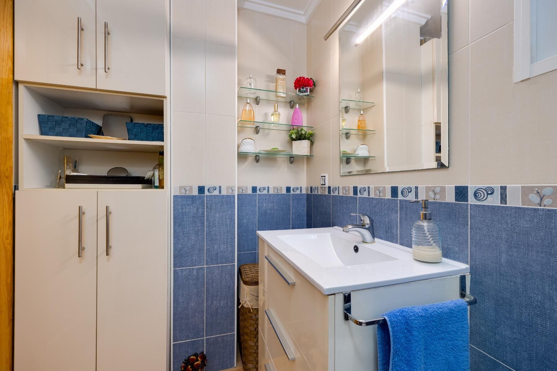 2-Bedroom Apartment in Parque de las Naciones, Torrevieja - Image 5