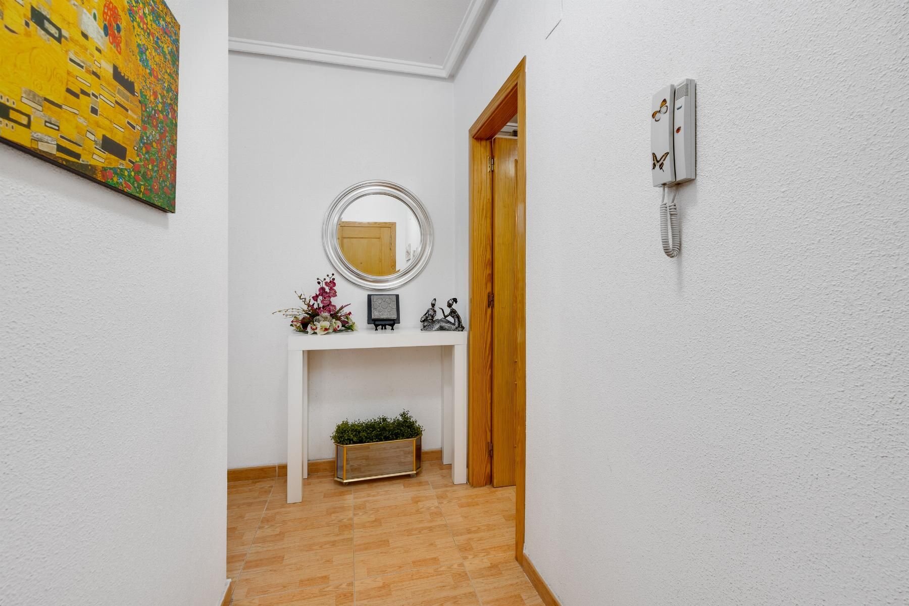 2-Bedroom Apartment in Parque de las Naciones, Torrevieja - Image 6