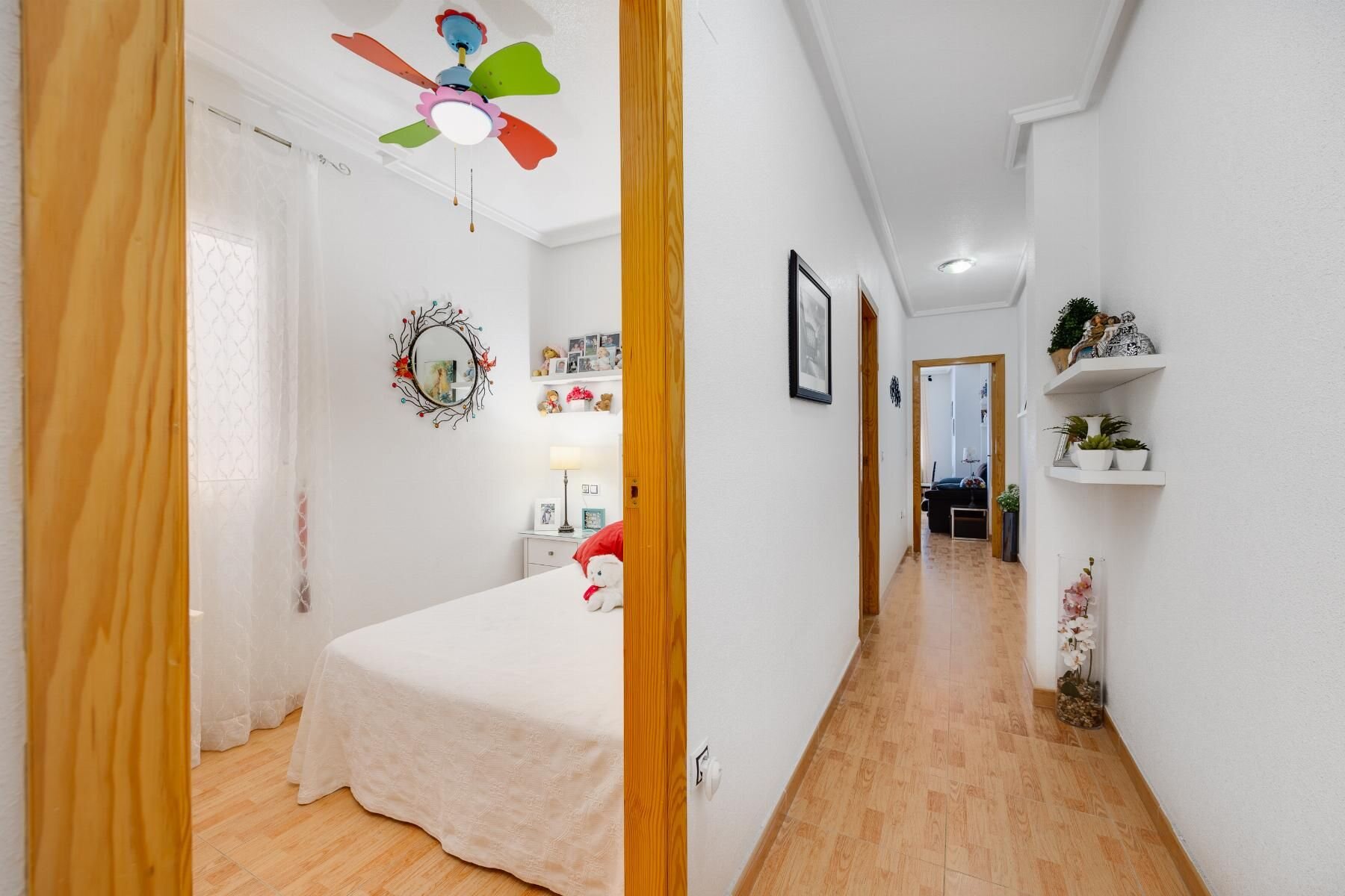 2-Bedroom Apartment in Parque de las Naciones, Torrevieja - Image 7