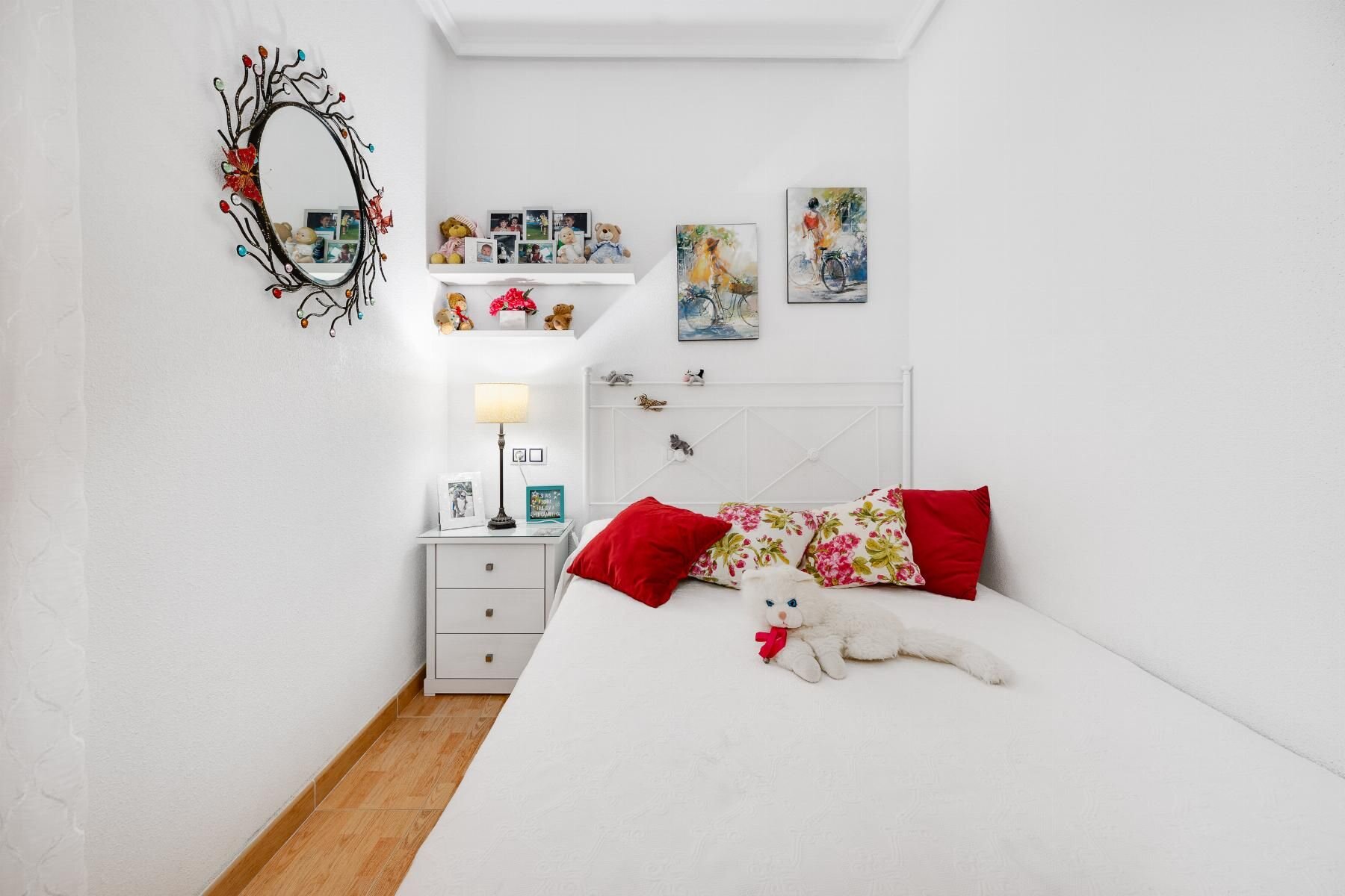 2-Bedroom Apartment in Parque de las Naciones, Torrevieja - Image 9
