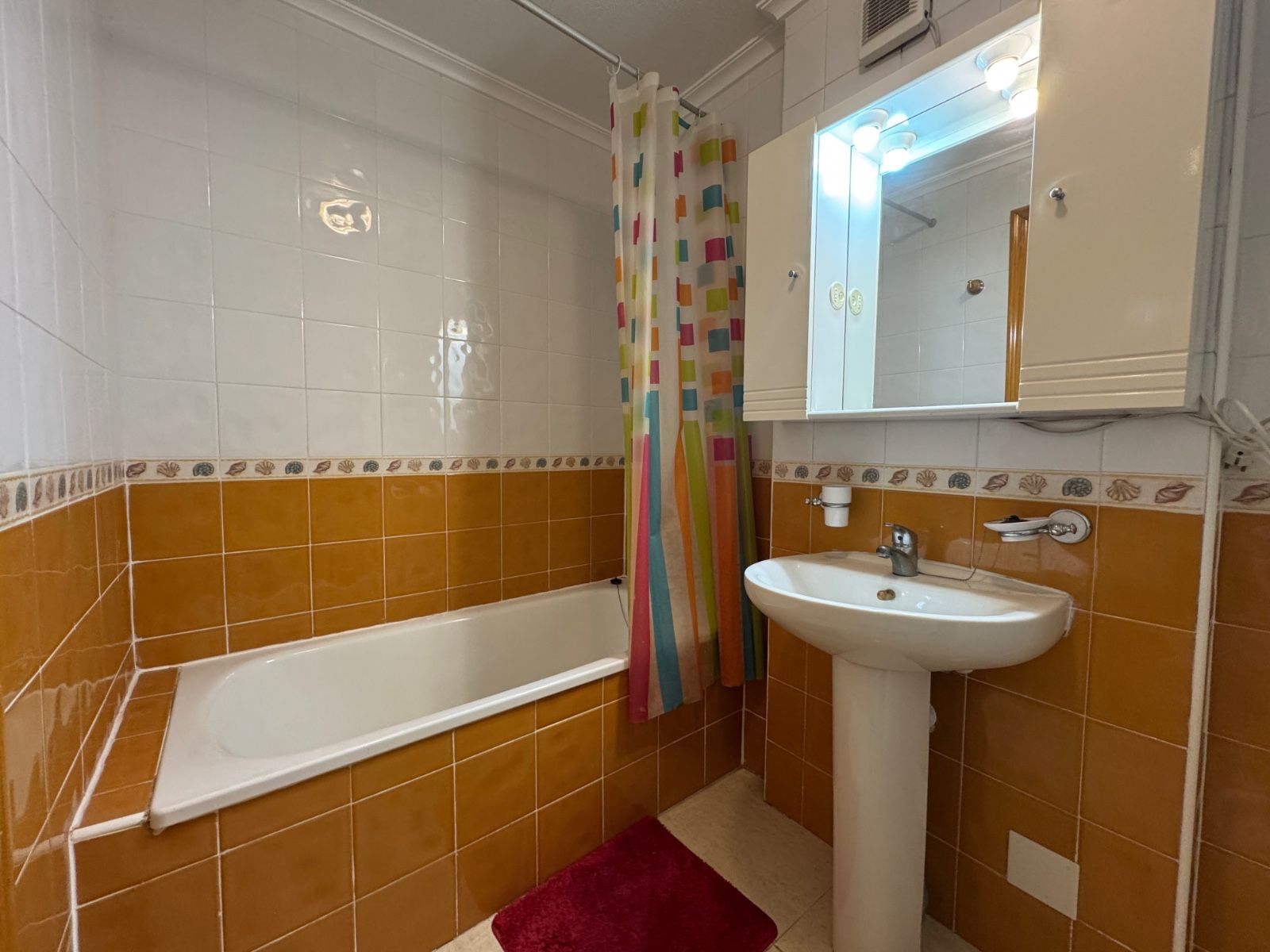 2-Bedroom Apartment in Pueblo 3, Algorfa - Image 11