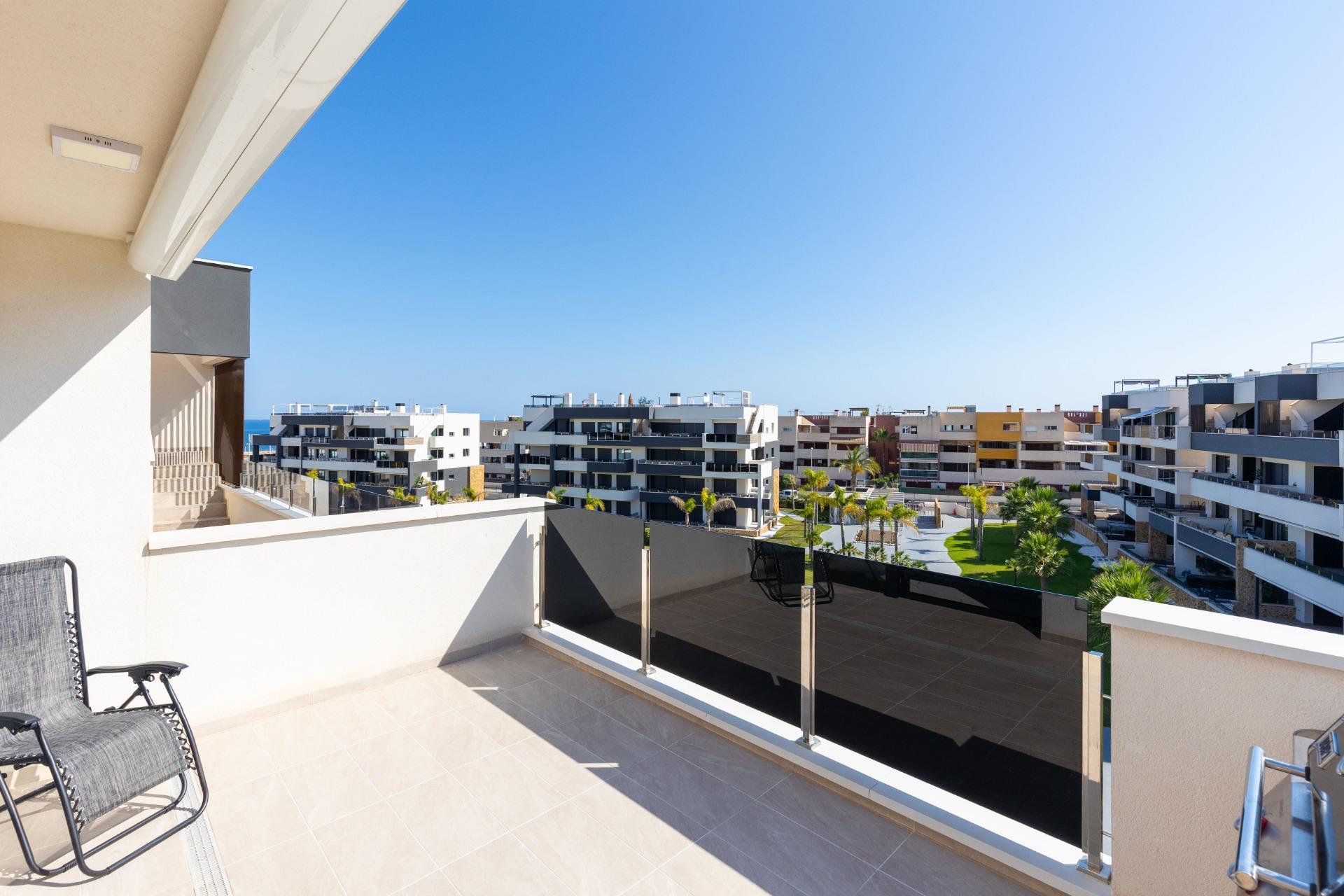 Penthouse met 2 Slaapkamers in Punta Prima, Orihuela Costa - Image 1