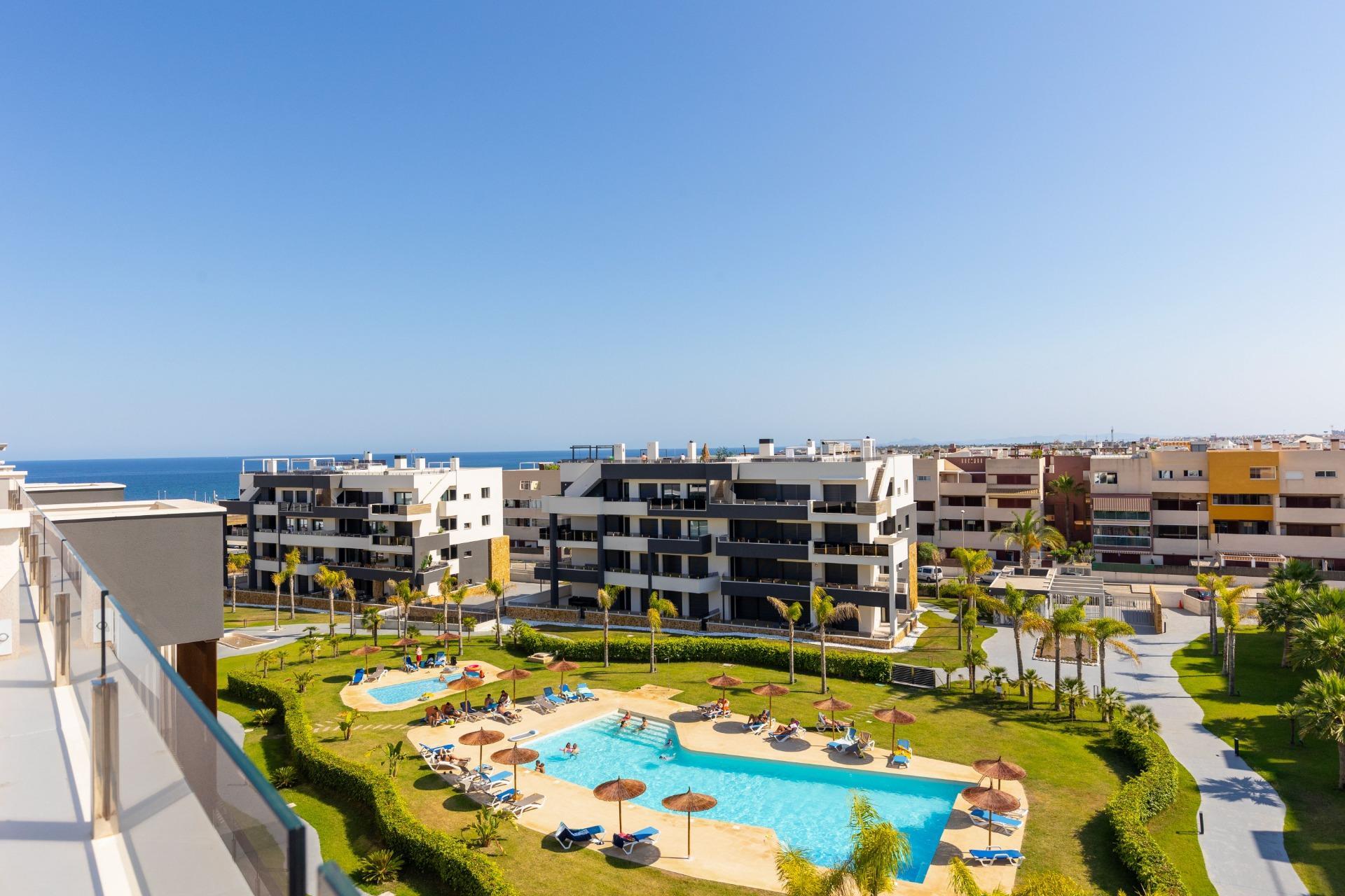 Penthouse met 2 Slaapkamers in Punta Prima, Orihuela Costa - Image 14