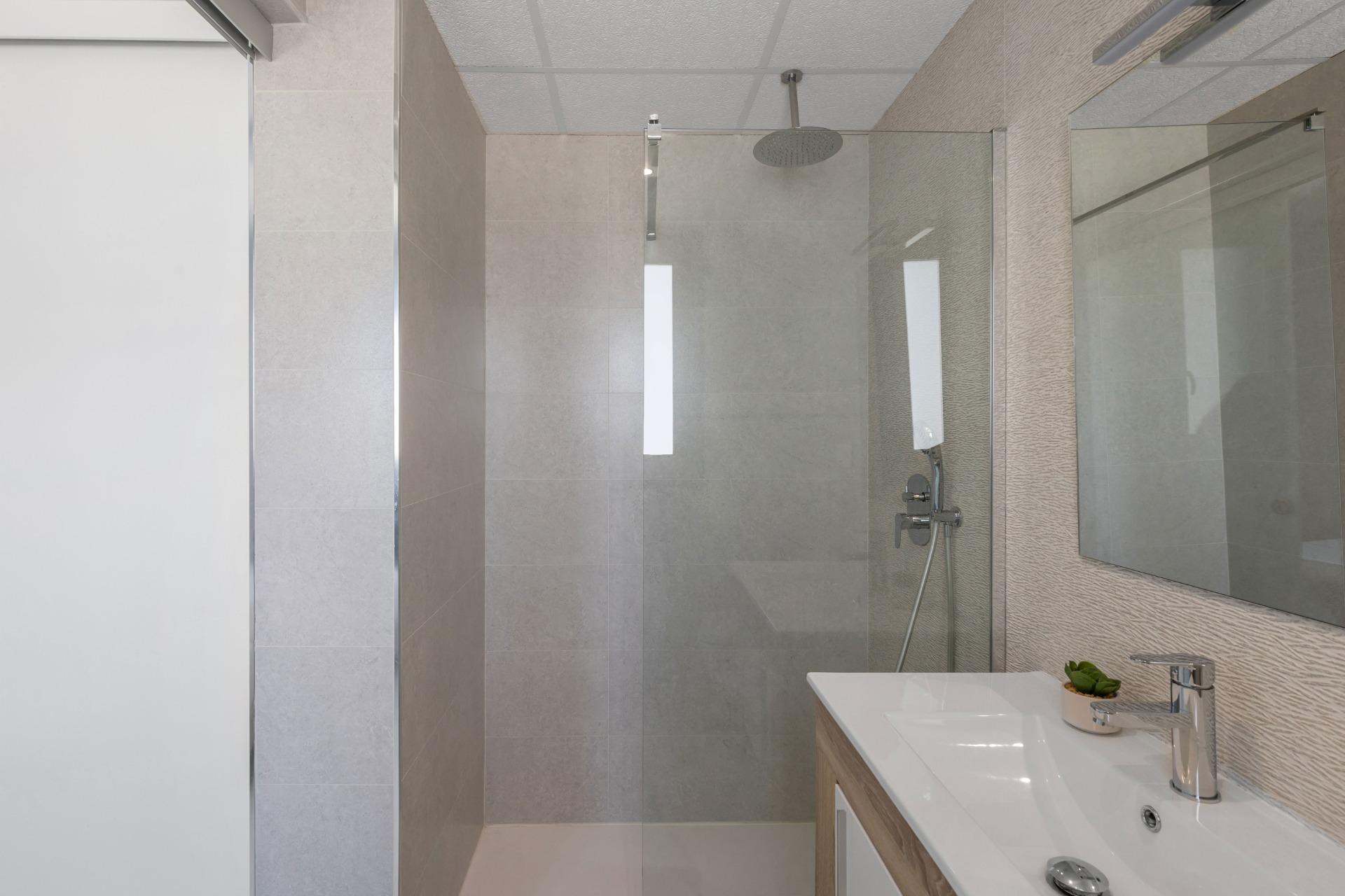 Penthouse met 2 Slaapkamers in Punta Prima, Orihuela Costa - Image 19