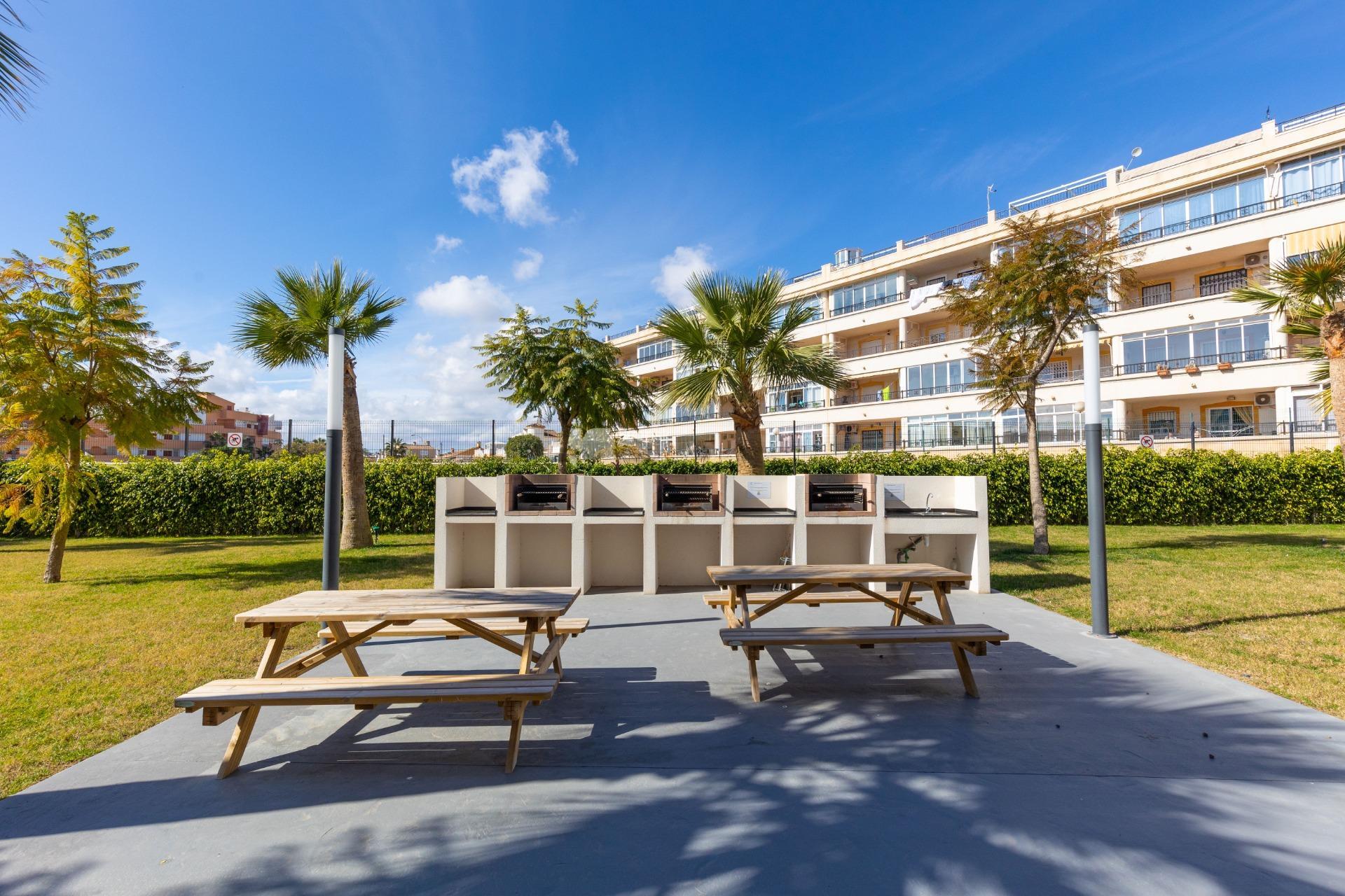 Penthouse met 2 Slaapkamers in Punta Prima, Orihuela Costa - Image 24