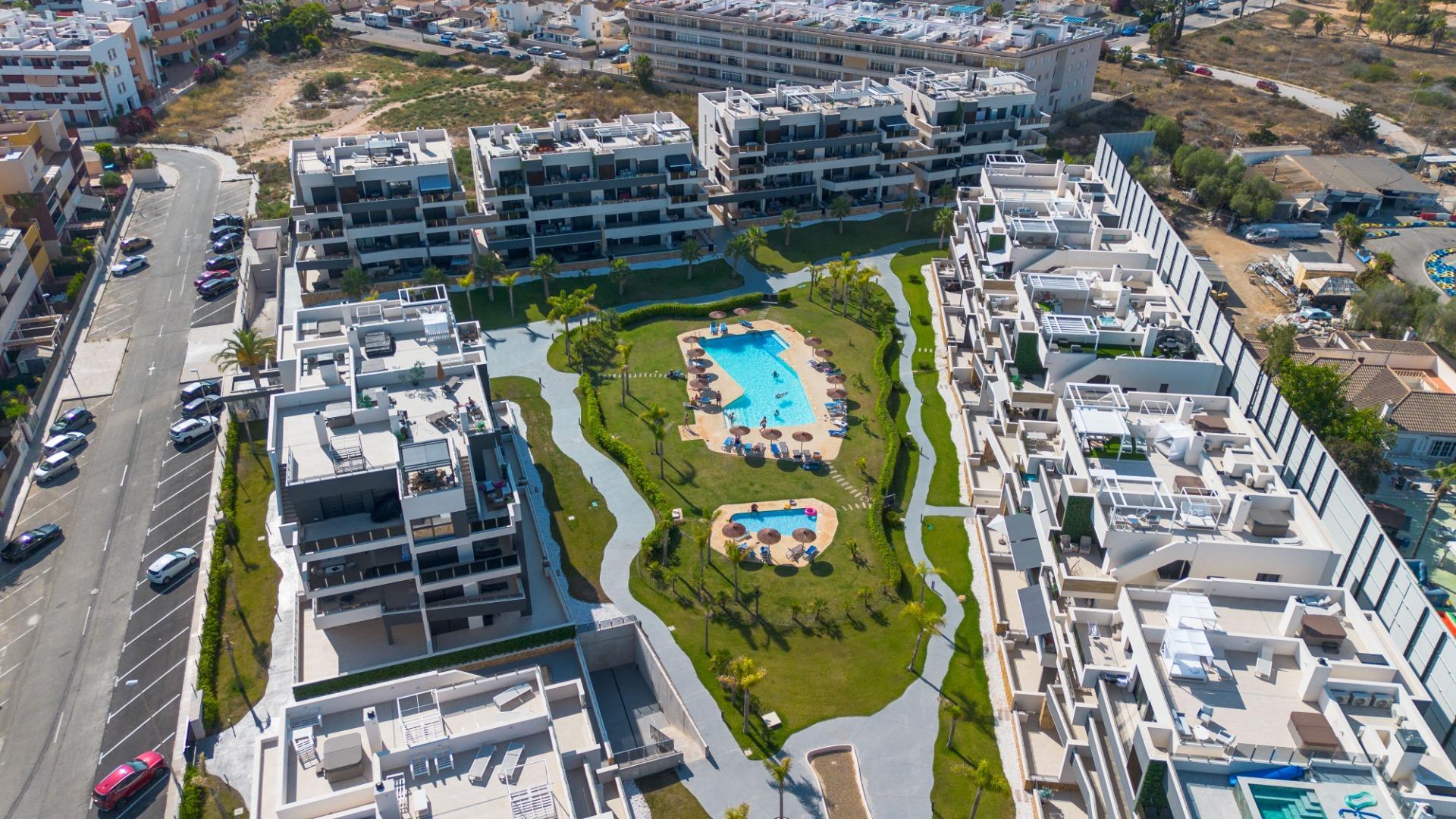 Penthouse met 2 Slaapkamers in Punta Prima, Orihuela Costa - Image 25