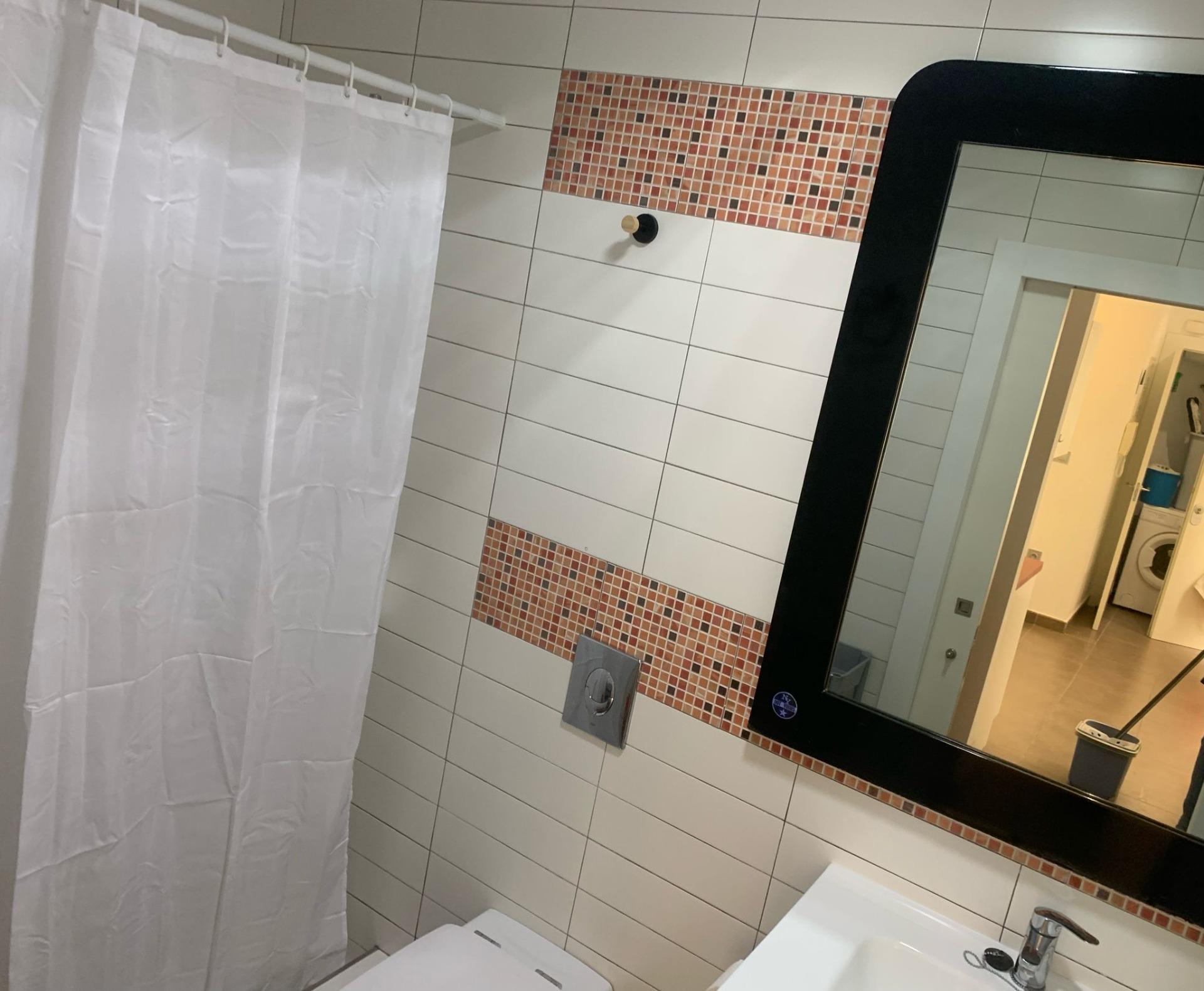 2-Bedroom Apartment in Guardamar del Segura - Image 17