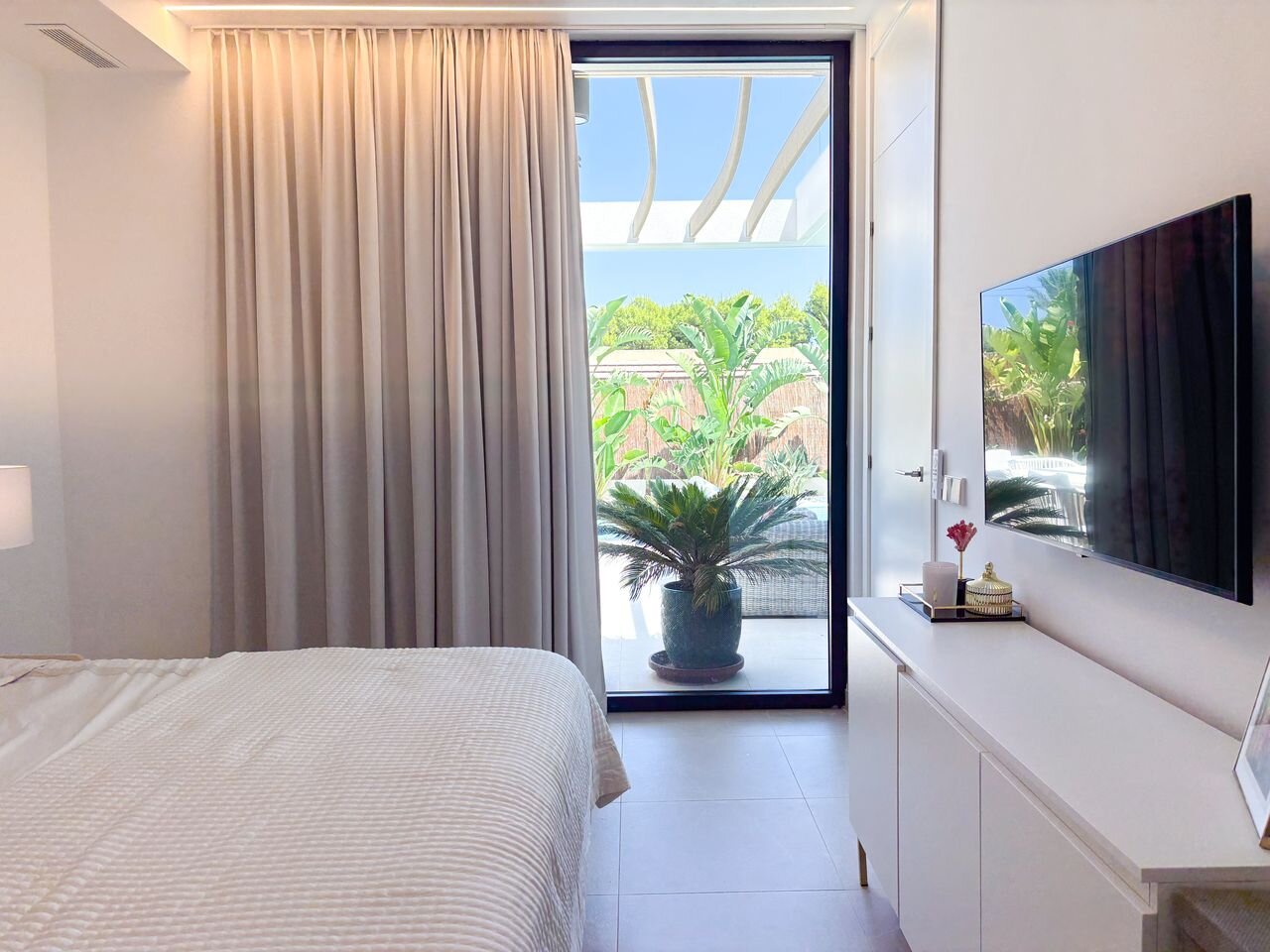 3-Bedroom Villa in Lomas de Cabo Roig, Orihuela Costa - Image 20