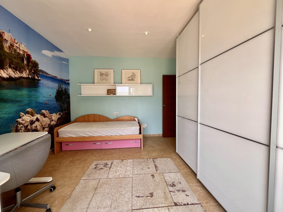 5-Bedroom Detached House in La Zenia, Orihuela Costa | Su... - Image 18