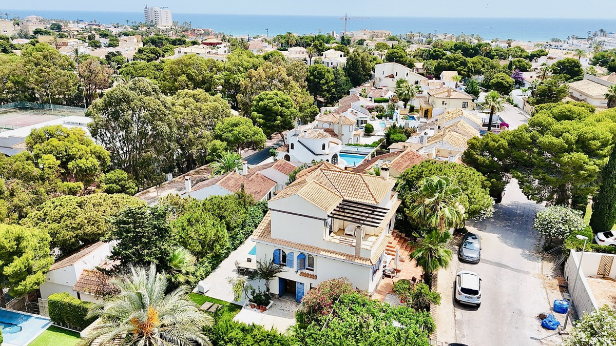 5-Bedroom Detached House in La Zenia, Orihuela Costa | Su... - Image 2