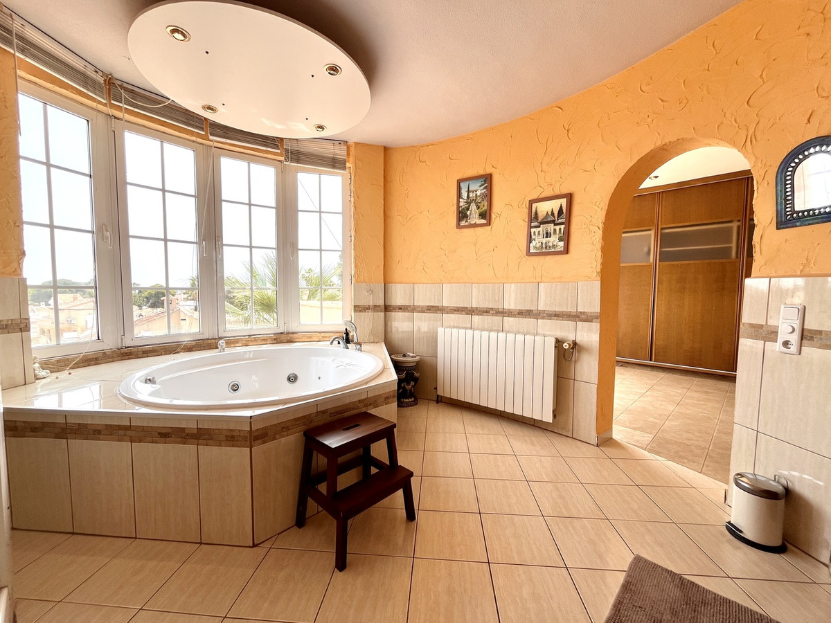 5-Bedroom Detached House in La Zenia, Orihuela Costa | Su... - Image 20