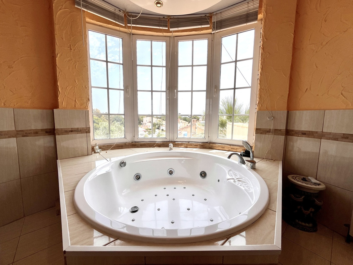 5-Bedroom Detached House in La Zenia, Orihuela Costa | Su... - Image 21