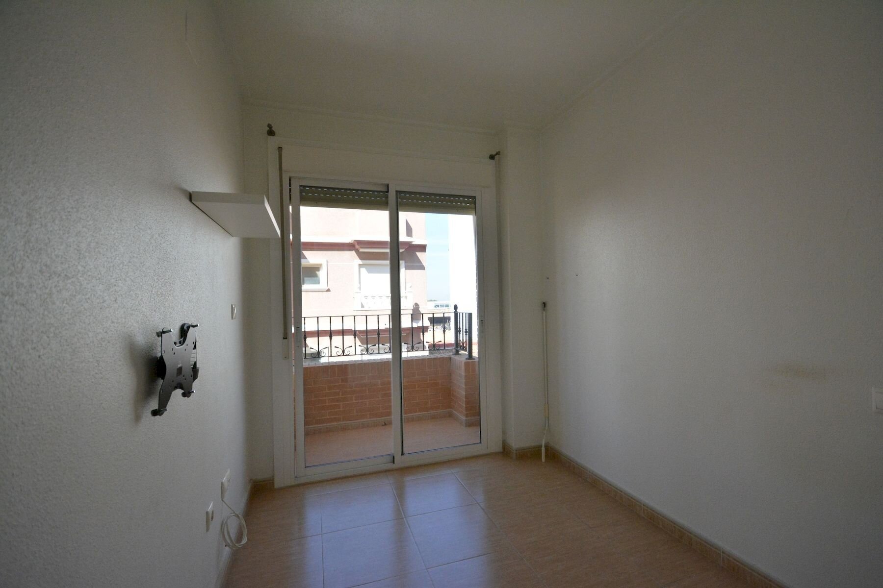 2-Bedroom Apartment in Pueblo, Guardamar del Segura - Image 12