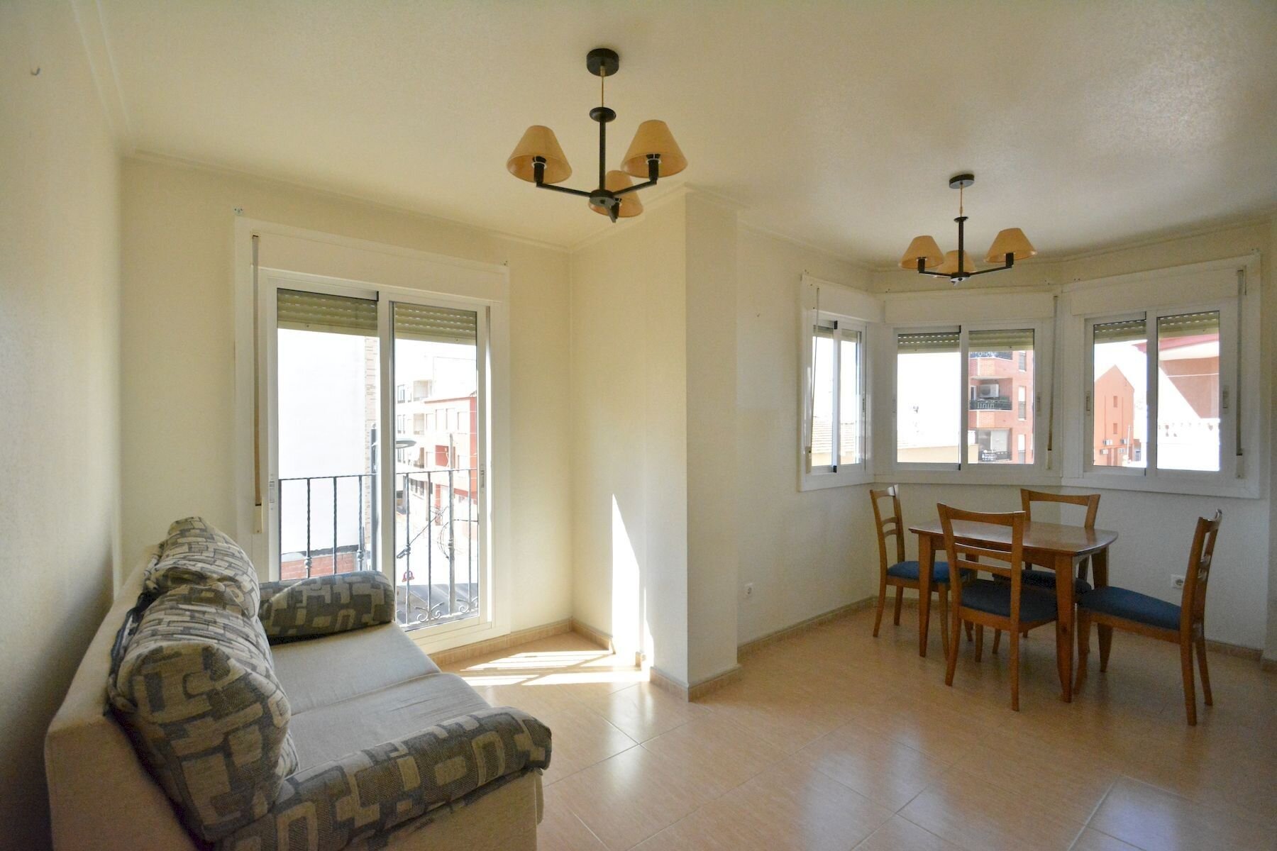 2-Bedroom Apartment in Pueblo, Guardamar del Segura - Image 5