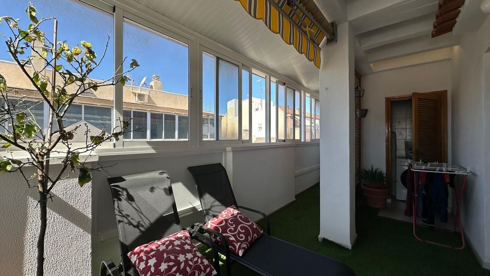 2-Bedroom Apartment in Torrevieja - Image 33
