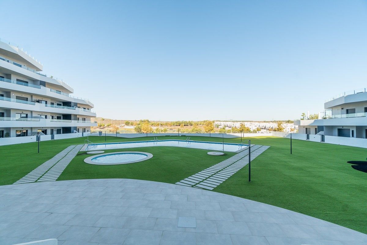 2-Bedroom Apartment in Pueblo 9, San Miguel de Salinas - Image 10