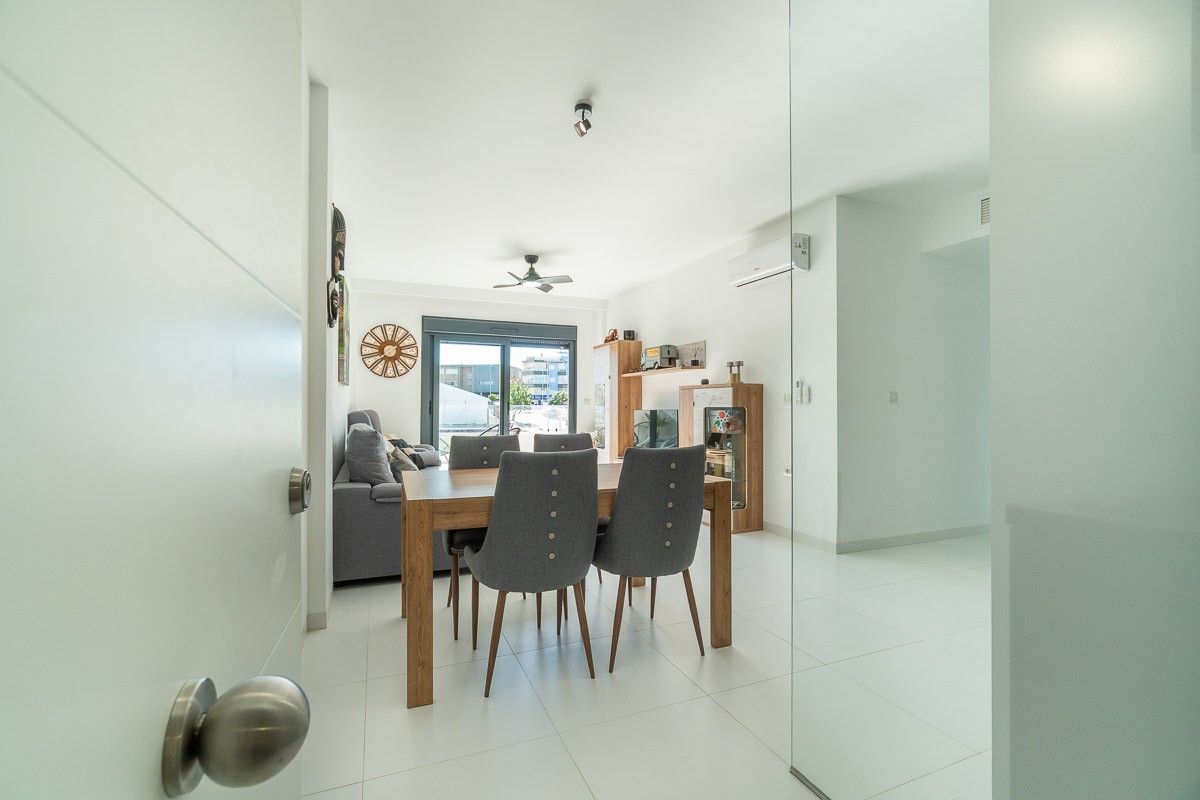 2-Bedroom Apartment in Pueblo 9, San Miguel de Salinas - Image 11