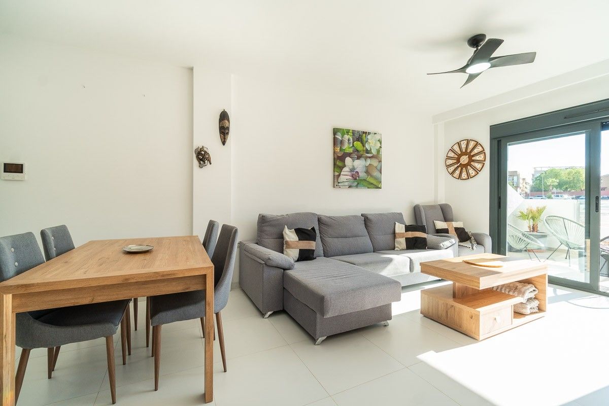 2-Bedroom Apartment in Pueblo 9, San Miguel de Salinas - Image 14