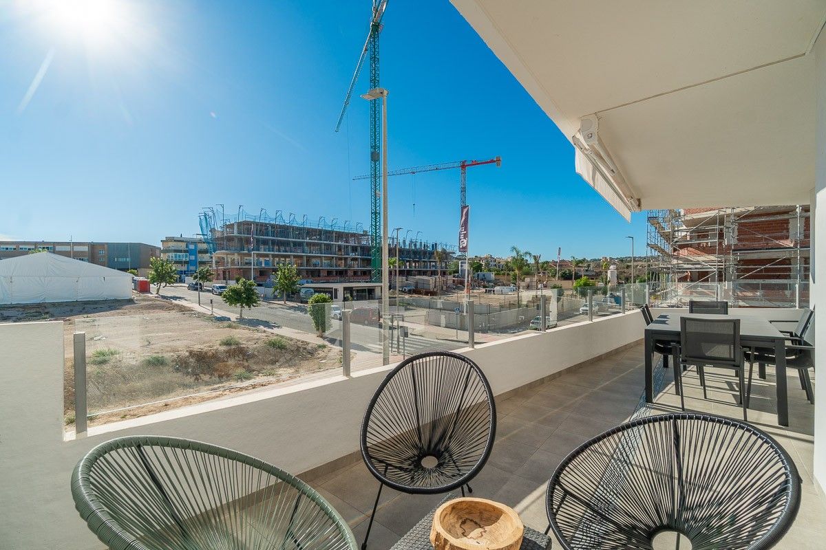 2-Bedroom Apartment in Pueblo 9, San Miguel de Salinas - Image 2