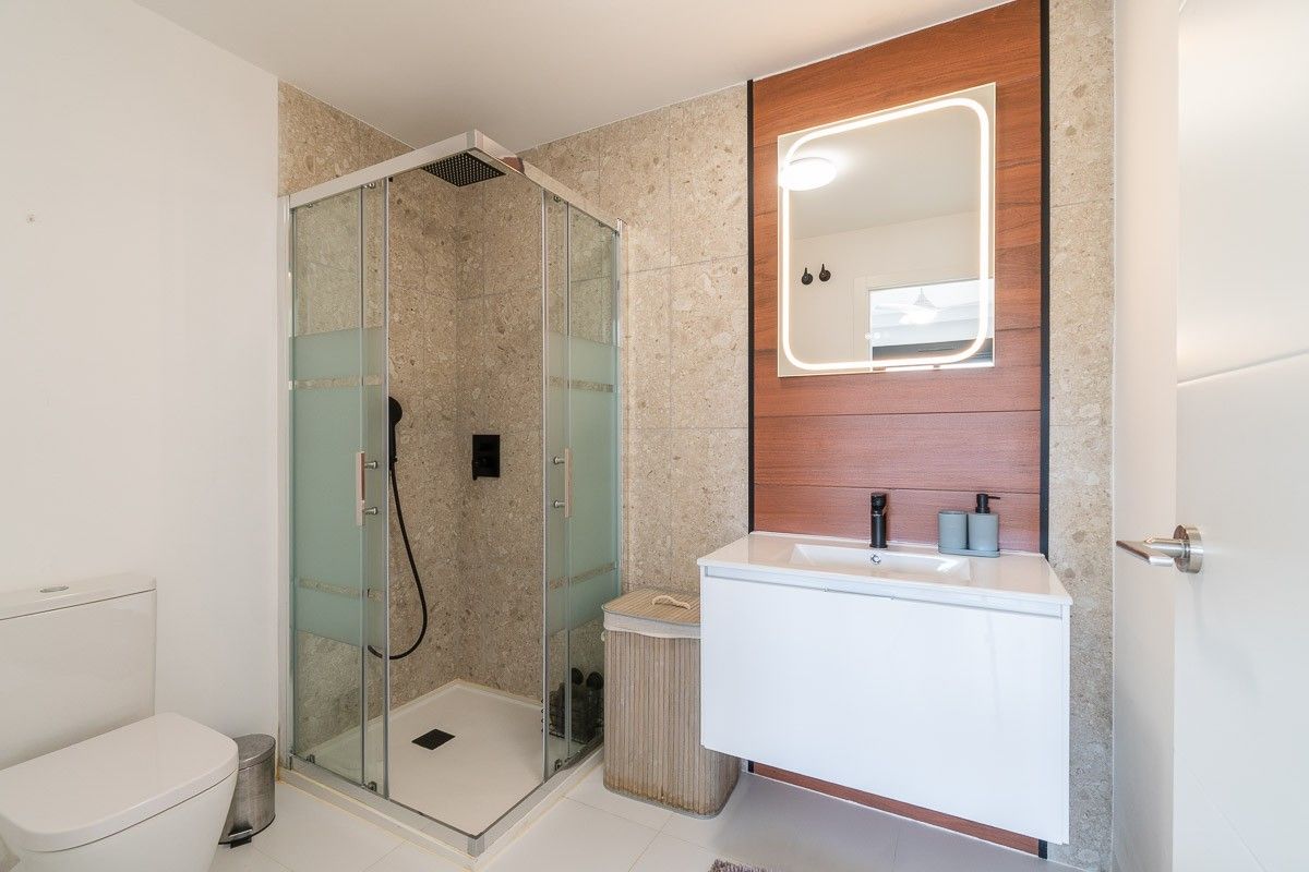 2-Bedroom Apartment in Pueblo 9, San Miguel de Salinas - Image 24