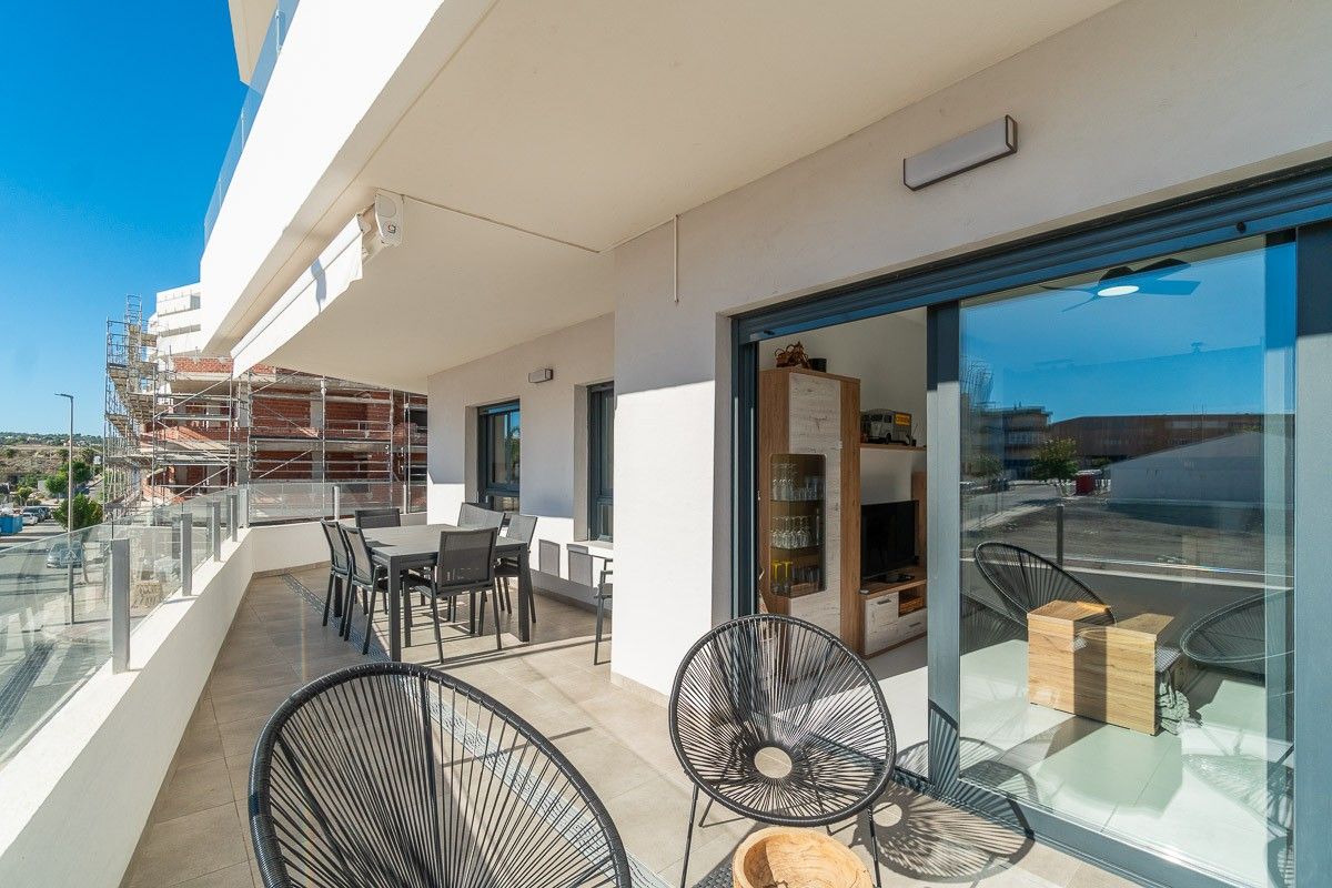 2-Bedroom Apartment in Pueblo 9, San Miguel de Salinas - Image 28
