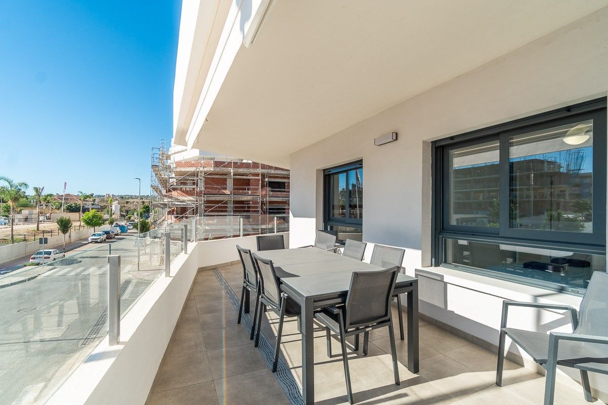 2-Bedroom Apartment in Pueblo 9, San Miguel de Salinas - Image 29