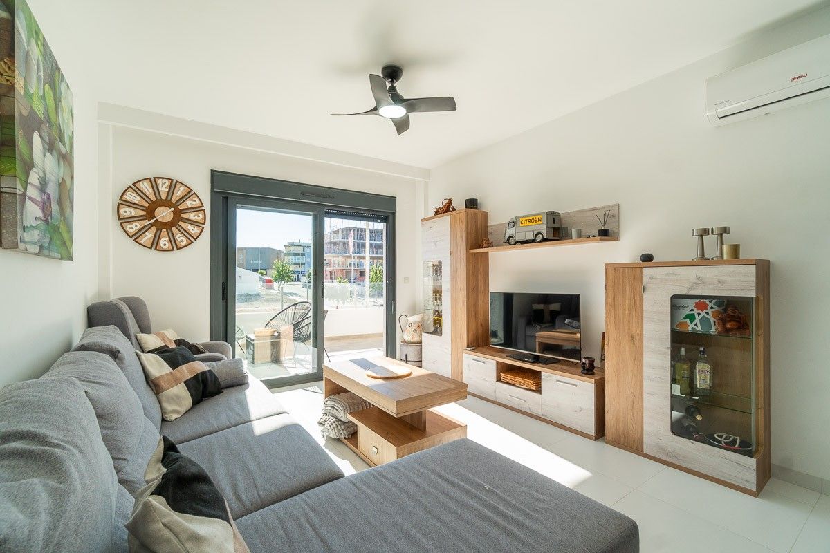 2-Bedroom Apartment in Pueblo 9, San Miguel de Salinas - Image 3