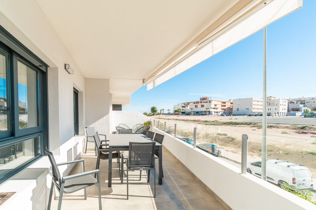 2-Bedroom Apartment in Pueblo 9, San Miguel de Salinas - Image 31