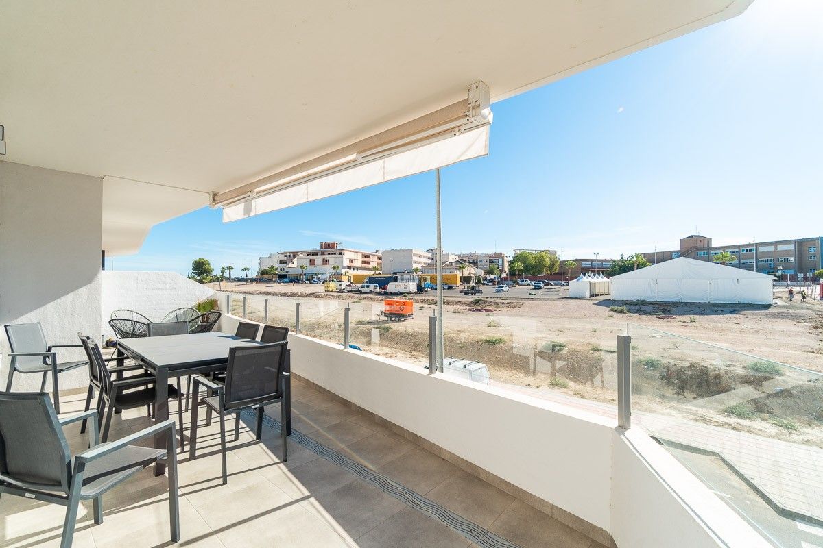 2-Bedroom Apartment in Pueblo 9, San Miguel de Salinas - Image 32