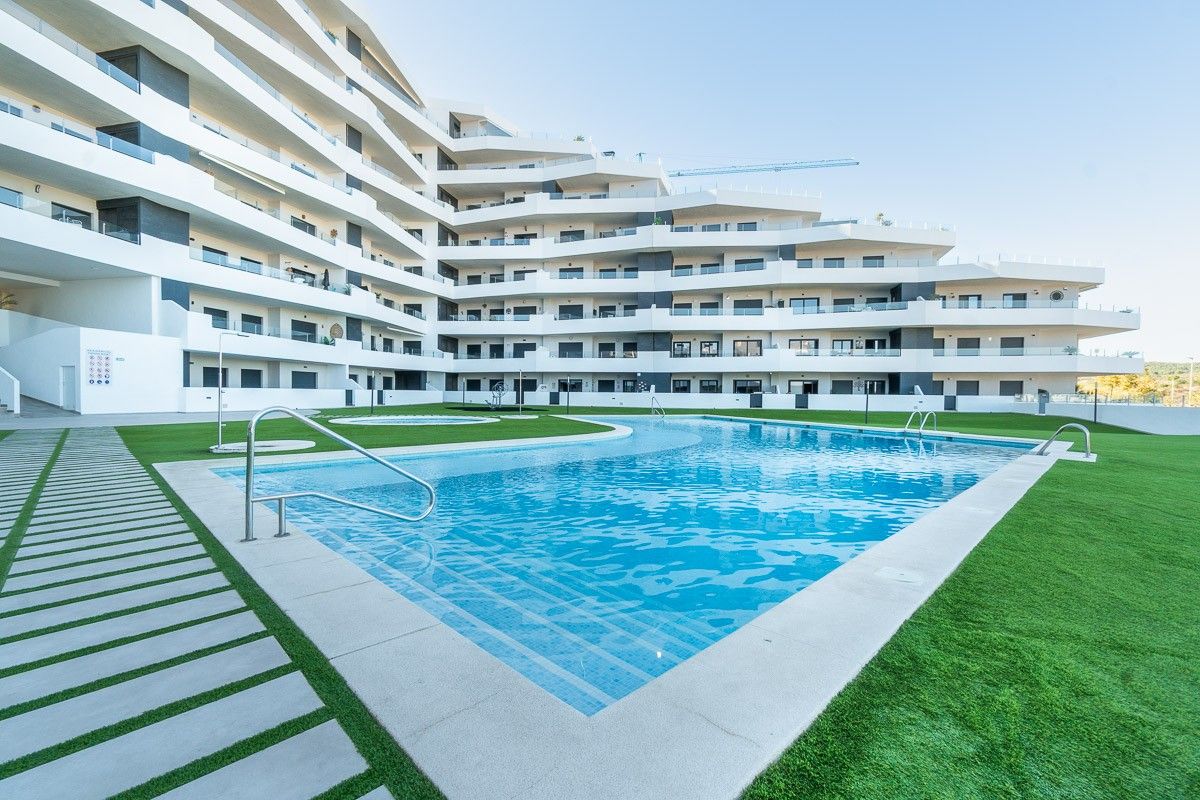 2-Bedroom Apartment in Pueblo 9, San Miguel de Salinas - Image 4