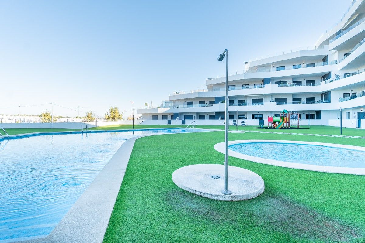 2-Bedroom Apartment in Pueblo 9, San Miguel de Salinas - Image 7