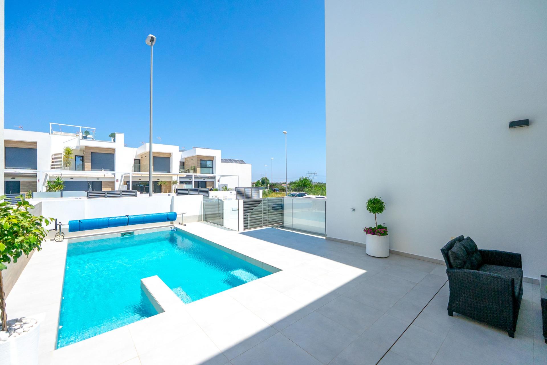 5-Bedroom Villa in Benimar, Rojales - Image 2