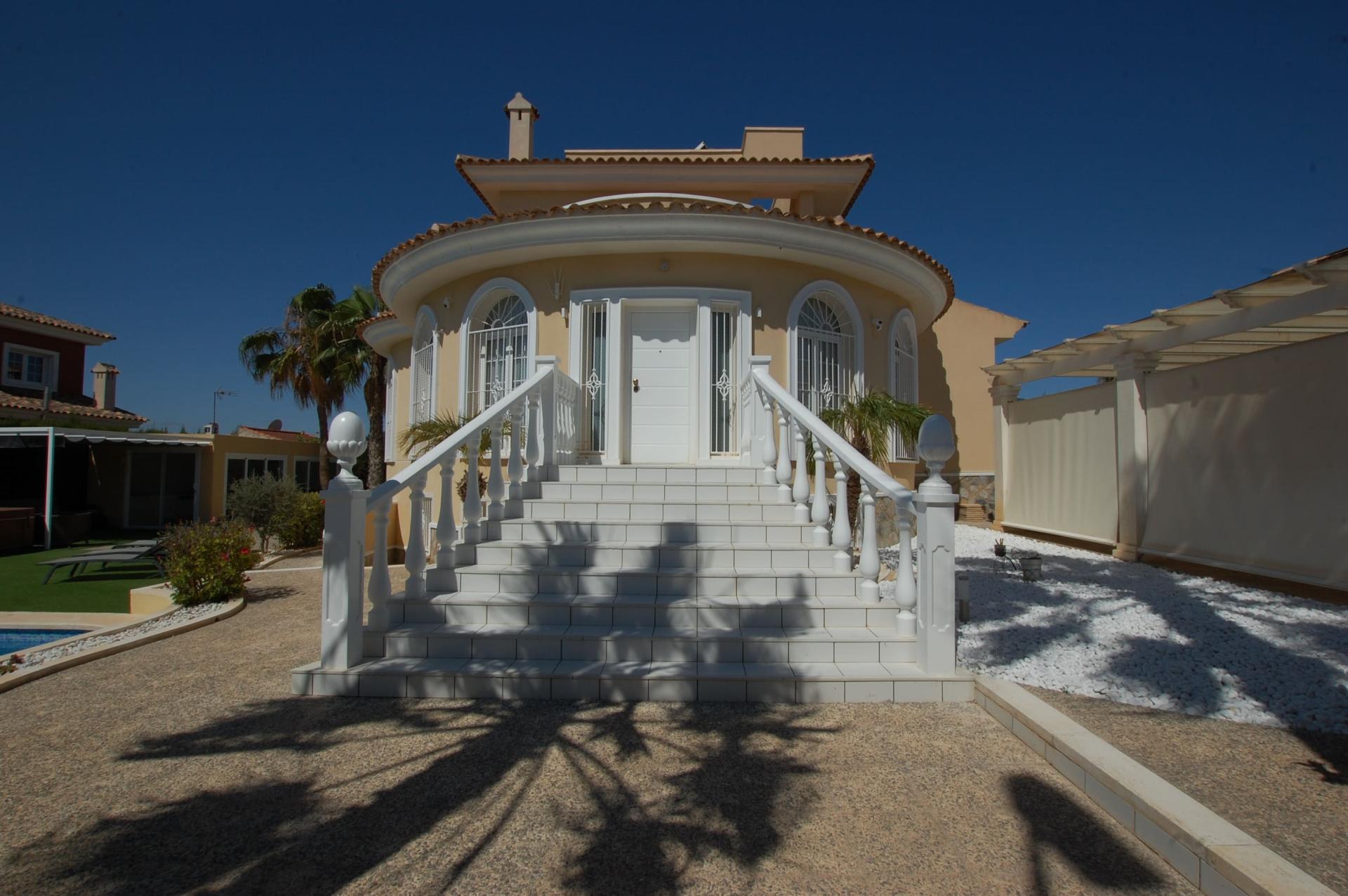 5-Bedroom Villa in Centro de la Ciudad Quesada, Rojales - Image 12