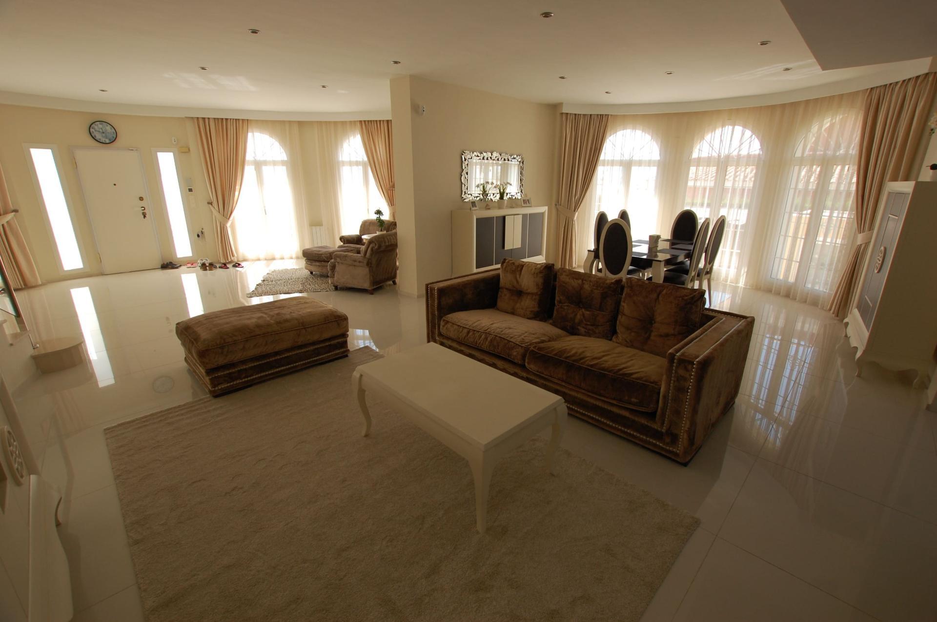 5-Bedroom Villa in Centro de la Ciudad Quesada, Rojales - Image 17