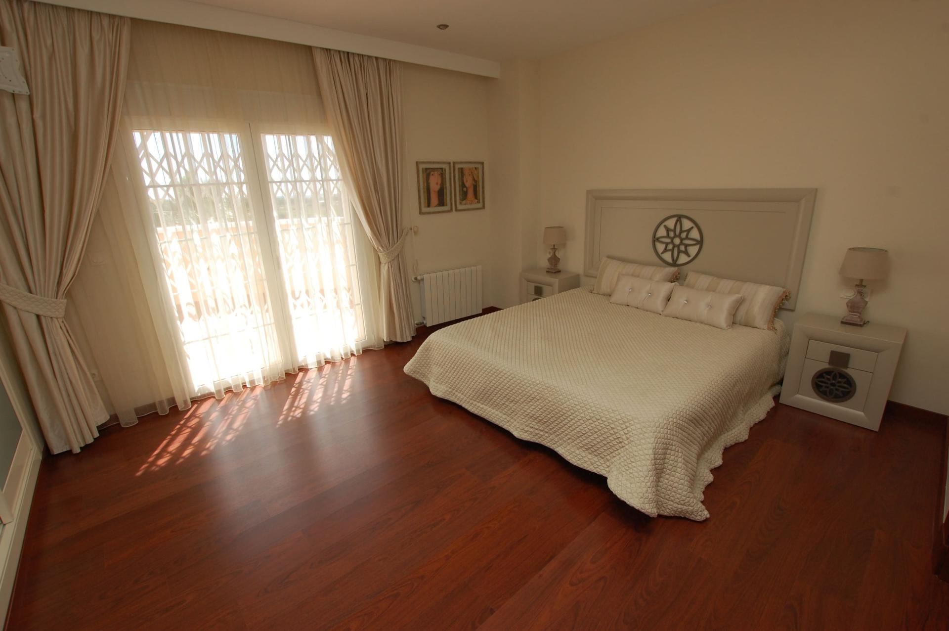 5-Bedroom Villa in Centro de la Ciudad Quesada, Rojales - Image 25
