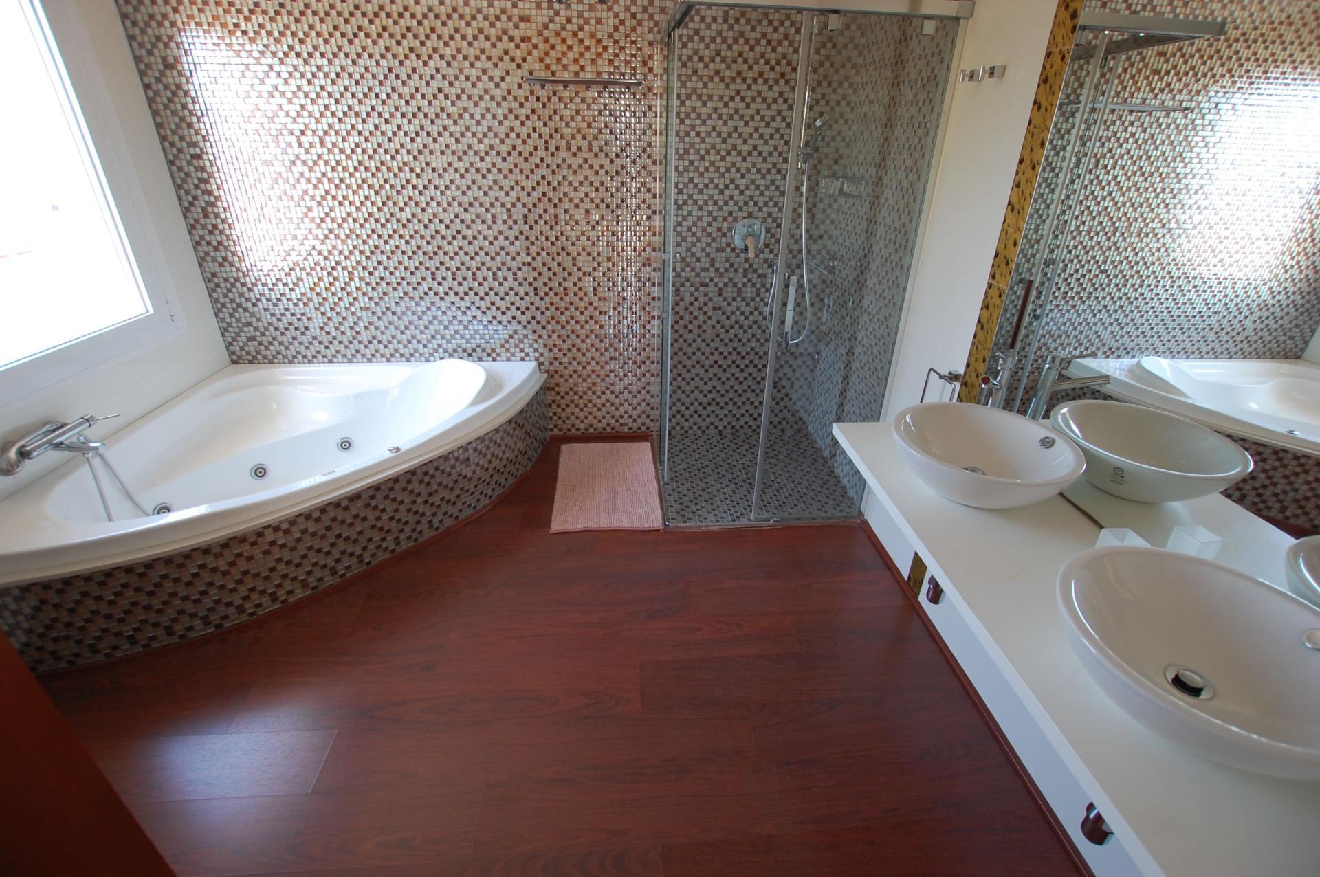 5-Bedroom Villa in Centro de la Ciudad Quesada, Rojales - Image 32