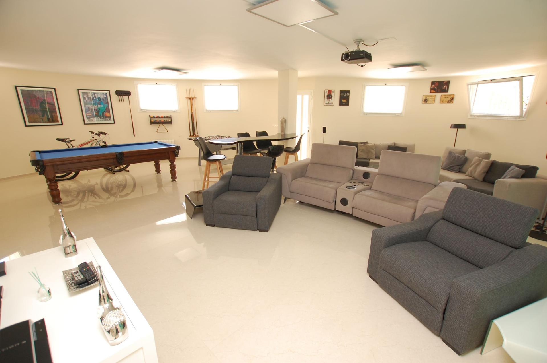 5-Bedroom Villa in Centro de la Ciudad Quesada, Rojales - Image 35